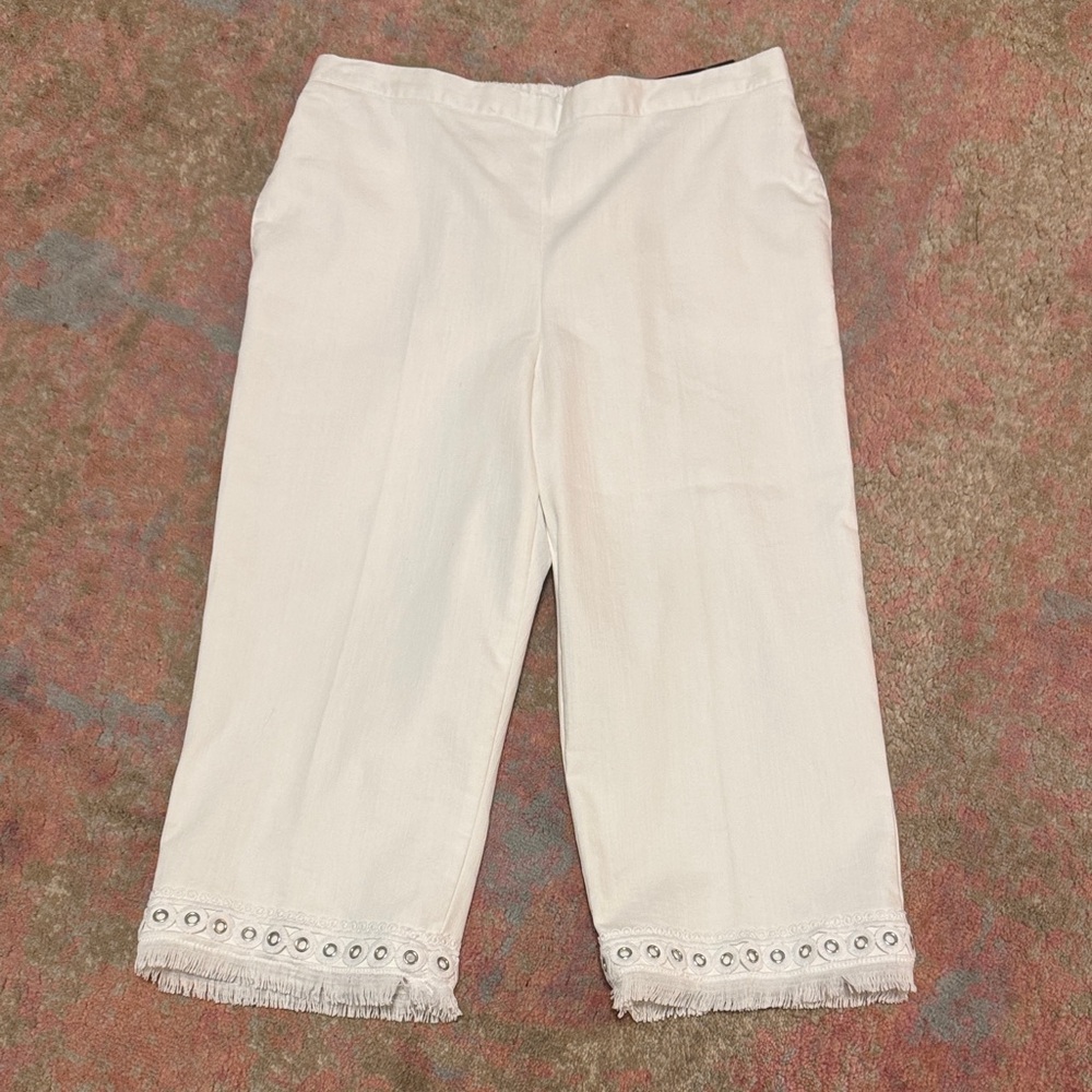 Alfred Dunner White Cropped Pants with Embellished Hem
